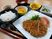 食事トレーの料理  