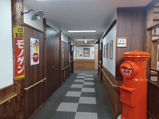 レトロ調の廊下  