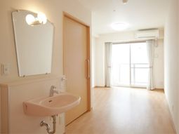 綺麗な洗面所付き居室