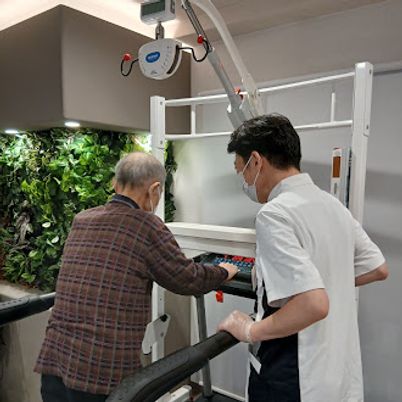 機能訓練を受ける様子  