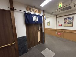 シンプルな施設の廊下