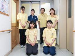 スタッフの集合写真