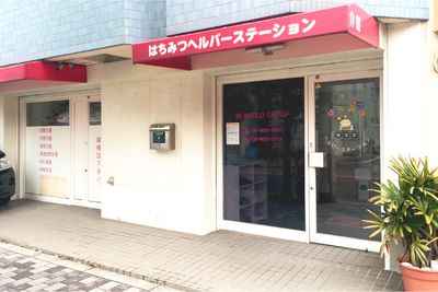 看板のあるエントランス