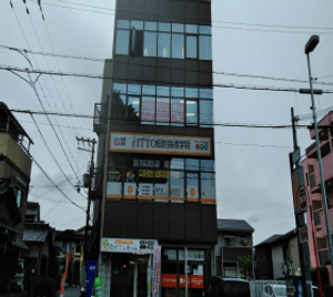 高層ビルの看板