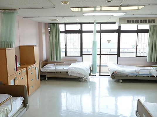 明るい居室の個室  