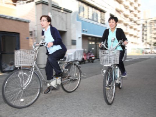 自転車で楽しそうな様子