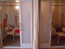 明るい居室ドア開放