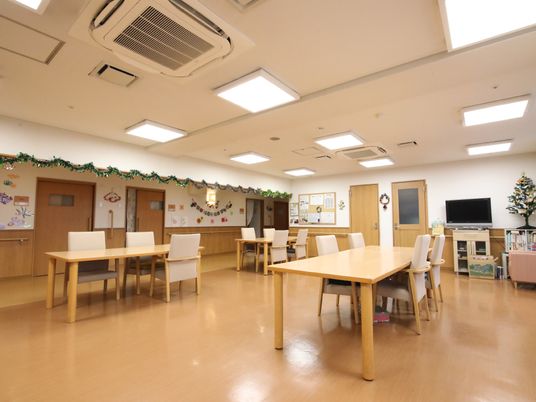 明るい食堂の様子