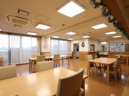 明るい食堂の様子
