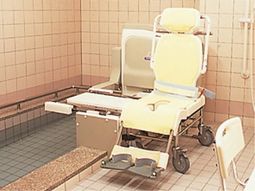 バリアフリーの浴室設備
