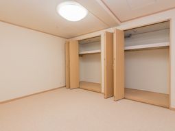 広々した洋室のクローゼット