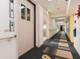 きれいな施設の廊下