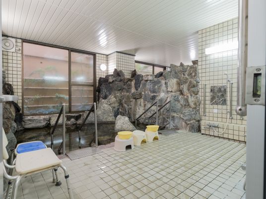 天然石の浴室