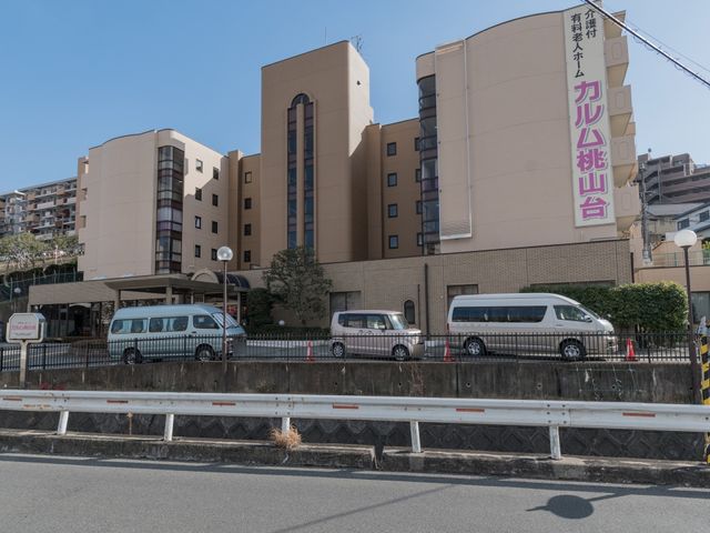 建物の外観 外観 ゆとりある外観を持つ建物がお出迎え。広々とした入り口が、訪れる皆様を優しく迎え入れます。