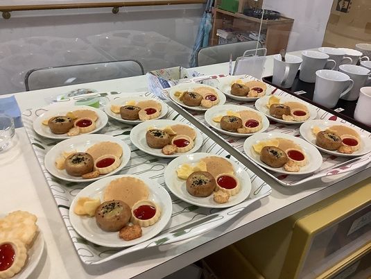 食堂の料理準備