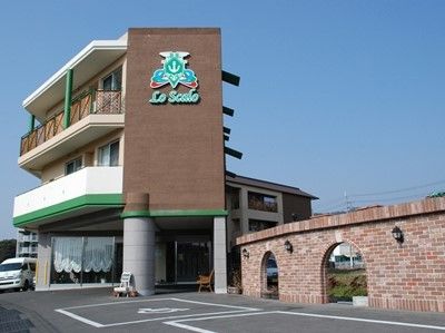明るい広々とした外観
