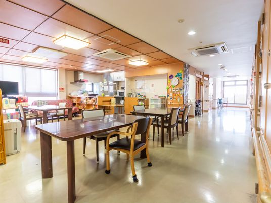 明るい空間の食堂