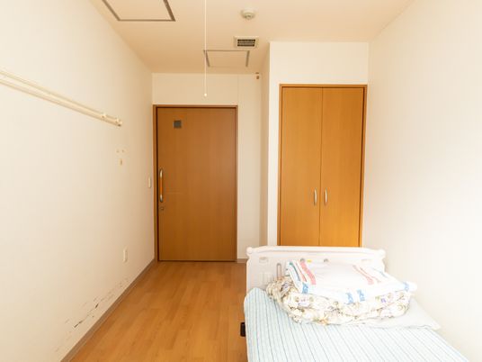 シンプルな居室の安らぎ