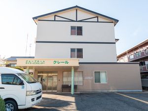 清潔感ある建物のエントランス