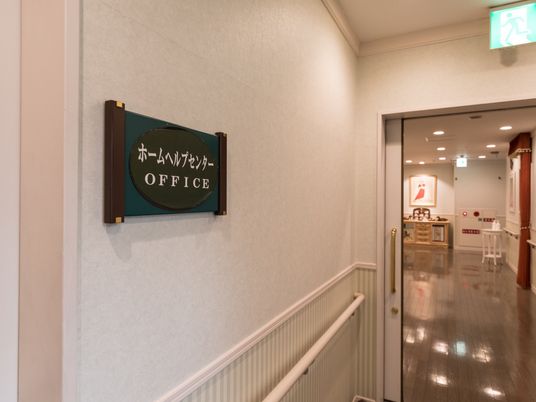 廊下に設置された案内板