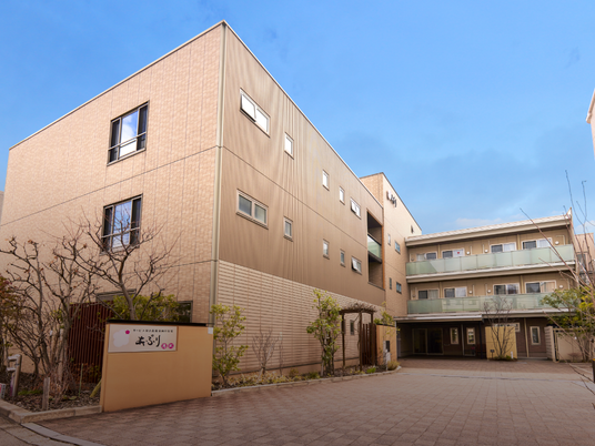 建物外観の中庭  