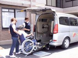車椅子での送迎援助