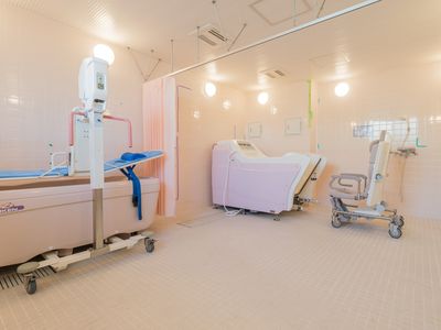 快適な設備の浴室
