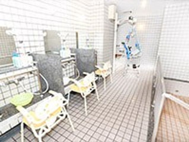 車椅子対応の浴室