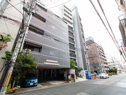 モダンな建物の外観
