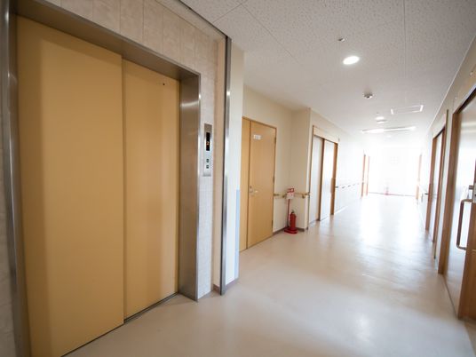 廊下とエレベーター