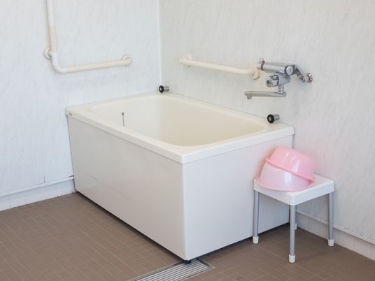 バリアフリーな浴室設備