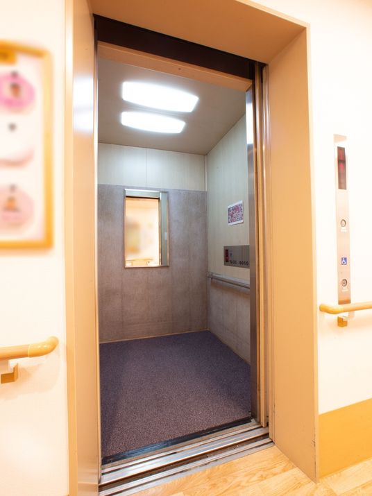 バリアフリーのエレベーター