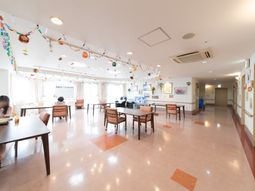 明るい食堂の様子