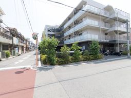 都会の明るい外観