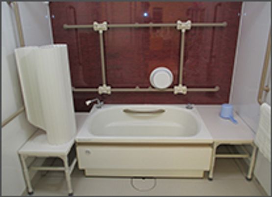 安全手すりの浴室