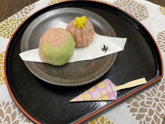 彩り豊かな和菓子の提供