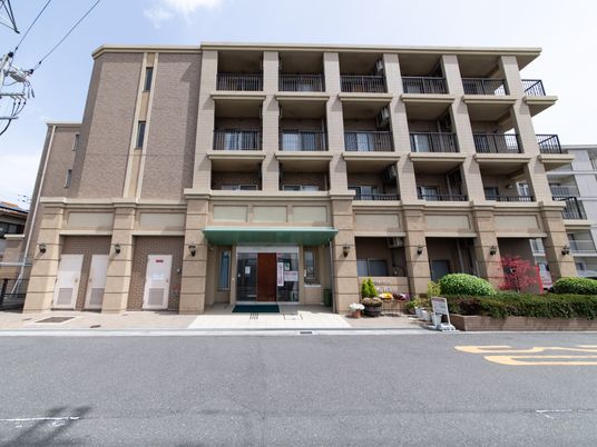 清潔感ある施設外観 