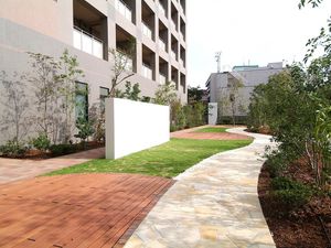 中庭の散策路  