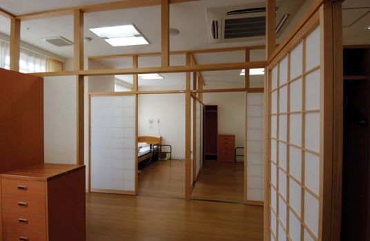 明るい和室の居室  