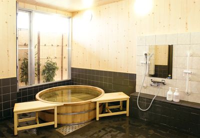 木製浴槽の浴室