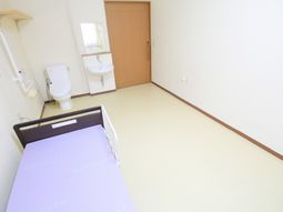 明るい居室の様子