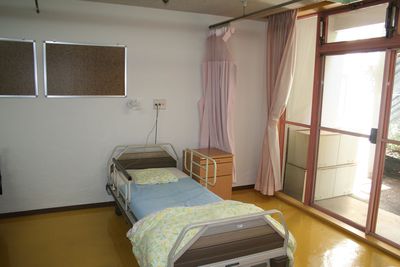 陽光が差し込む居室