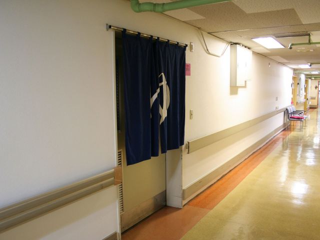 長い廊下 廊下 長く続く廊下が設けられています。移動がしやすく、目的地への出入りもスムーズです。