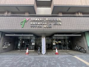 落ち着いた雰囲気のエントランス