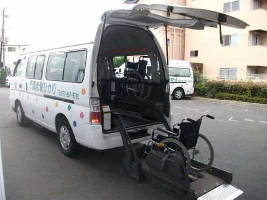 車椅子対応送迎車の外観  