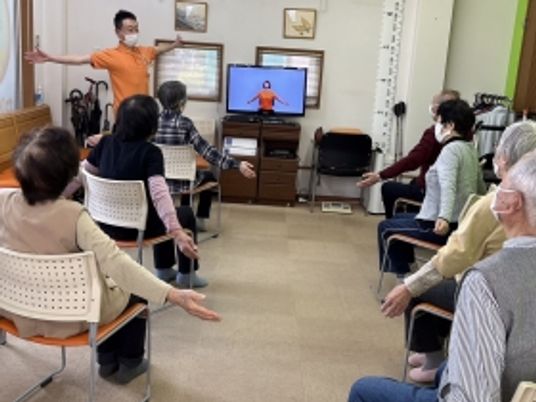 体操をする人々の部屋  