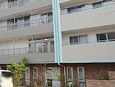 落ち着いた外観の施設