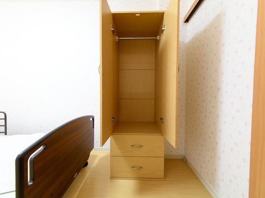 居室の木製クローゼット