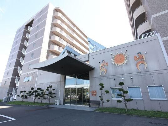 外観の建物エントランス