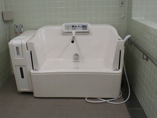 機械浴の浴室  